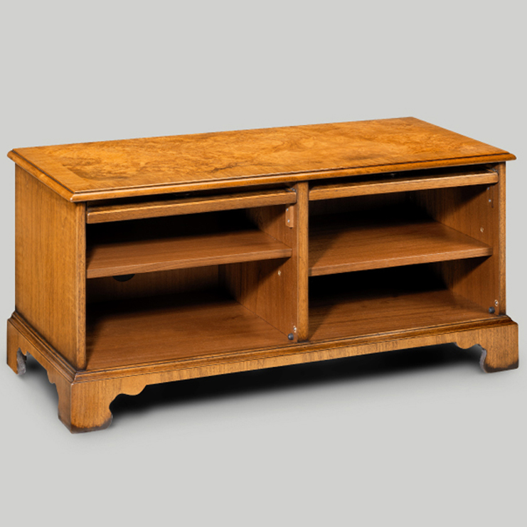 Фото ТВ консоль - стиль Английская классика - Для комната развлеченья - Купить в Интернет-магазине