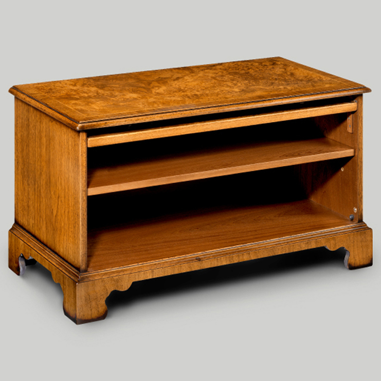 Фото ТВ консоль - стиль Английская классика - Для комната развлеченья - Купить в Интернет-магазине Фото ТВ консоль - стиль Английская классика - Для комната развлеченья - Купить в Интернет-магазине