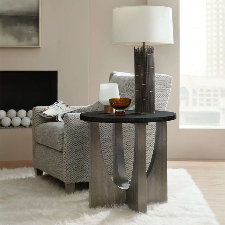 Фото Стол под лампу - стиль Американская классика - Для гостиной - Купить в Интернет-магазине Фото Стол под лампу - стиль Американская классика - Для гостиной - Купить в Интернет-магазине