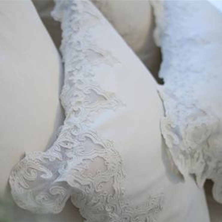 Фото Подушка декоративная - стиль Английский - Белая - Купить в Интернет-магазине Фото Подушка декоративная - стиль Английский - Белая - Купить в Интернет-магазине