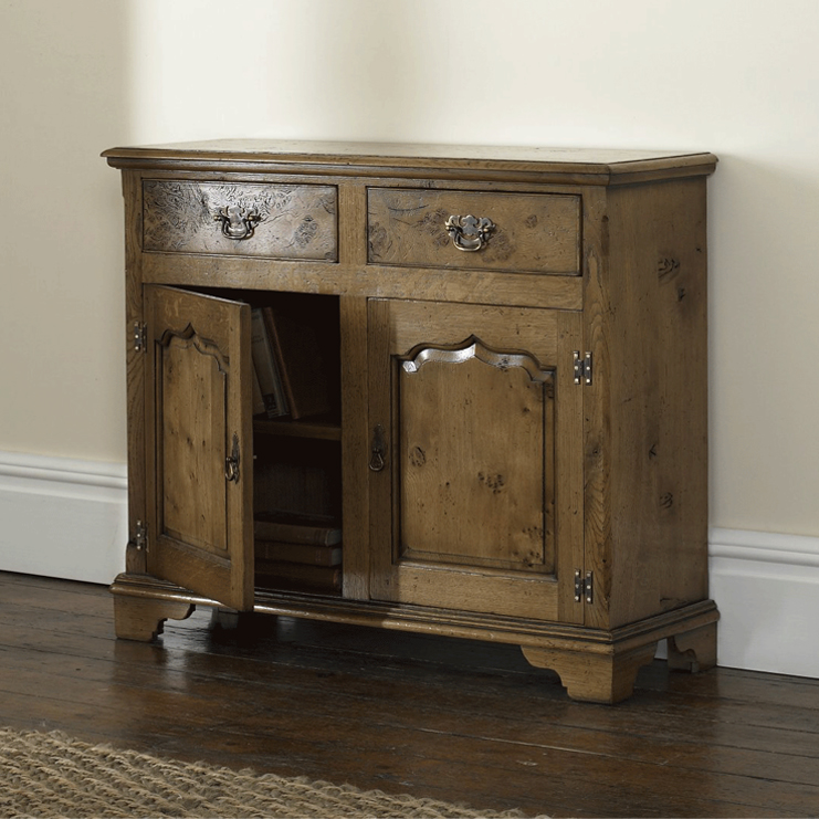 Фото Комод/буфет узкий - стиль Тюдор и готика - Для гостиной - Купить в Интернет-магазине