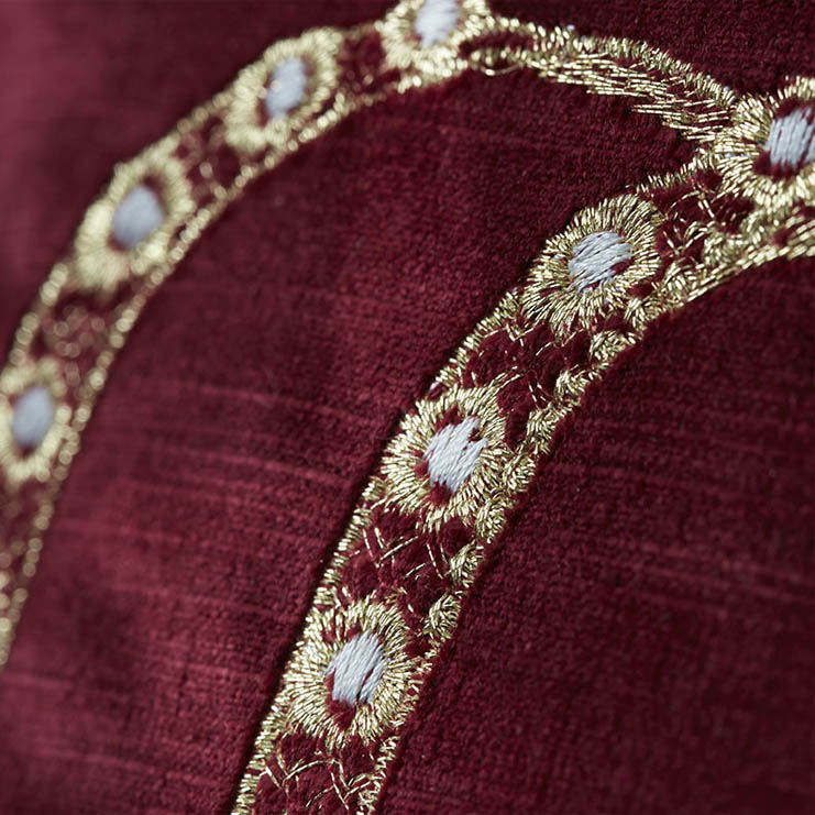 Фото Подушка декоративная - стиль Европейский - Красная - Купить в Интернет-магазине