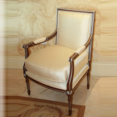 Фото Кресло на деревянной раме - стиль Английская классика - Для спальни - В наличии - Купить в Интернет-магазине