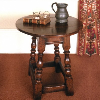 Фото Стол под лампу - стиль Тюдор и готика - Для гостиной - Купить в Интернет-магазине