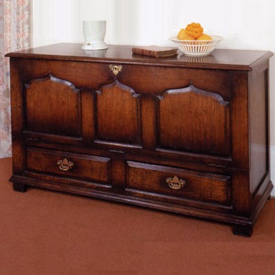 Фото Комод/буфет узкий - стиль Тюдор и готика - Для спальни - Купить в Интернет-магазине