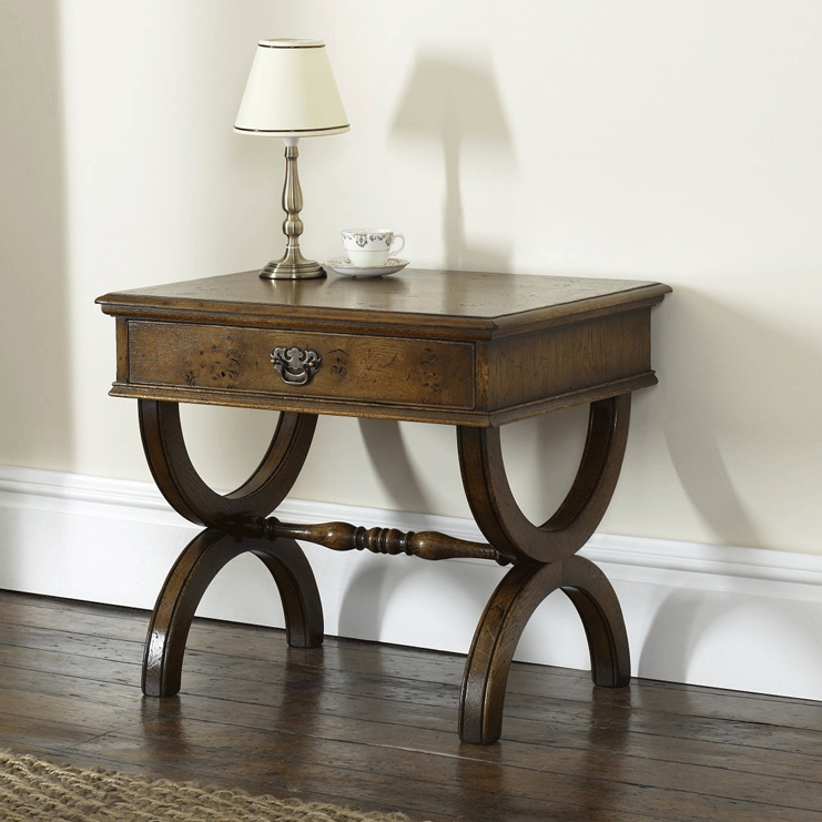 Фото Стол под лампу - стиль Тюдор и готика - Для гостиной - Купить в Интернет-магазине