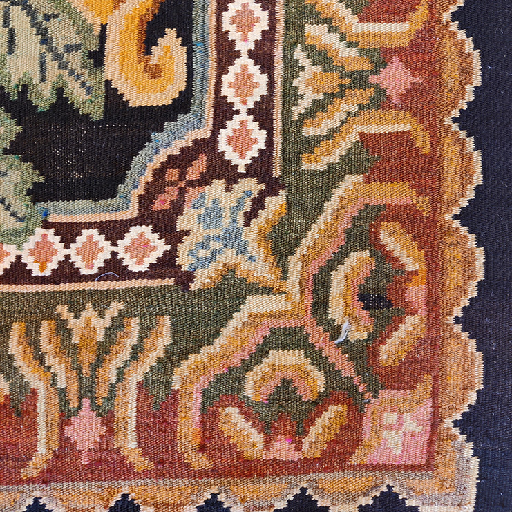 Фото Антикварный ковер - стиль Европейская классика - В наличии - Купить в Интернет-магазине