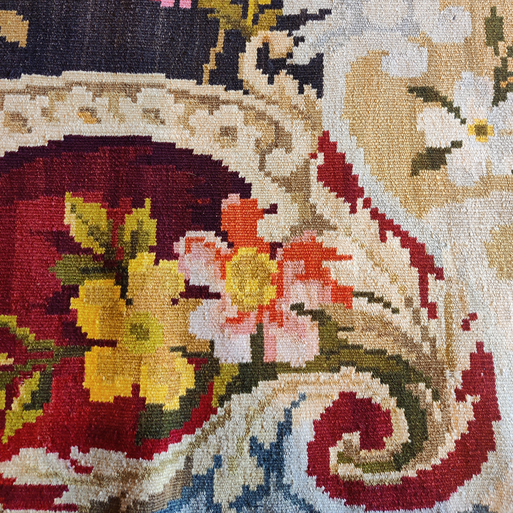 Фото Антикварный ковер - стиль Европейская классика - В наличии - Купить в Интернет-магазине Фото Антикварный ковер - стиль Европейская классика - В наличии - Купить в Интернет-магазине