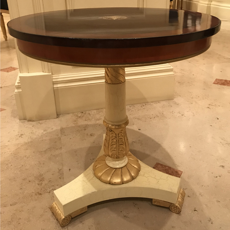 Фото Стол под лампу - стиль Английская классика - Для гостиной - Купить в Интернет-магазине