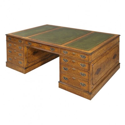 Фото Стол письменный - стиль Английская классика - Для кабинета - Купить в Интернет-магазине