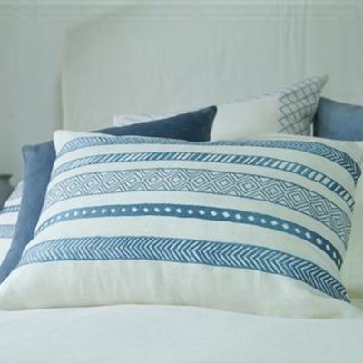 Фото Подушка декоративная - стиль Английский - Белая - Купить в Интернет-магазине