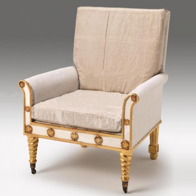 Фото Кресло обитое - стиль Английская классика - Для гостиной - удобное кресло производства США - English Looking Glass - Carved Classic - Купить в Интернет-магазине