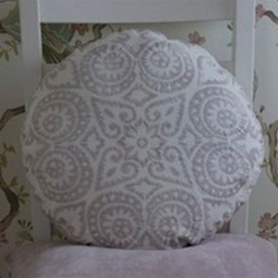 Фото Подушка декоративная - стиль Английский - Бежевая - Купить в Интернет-магазине