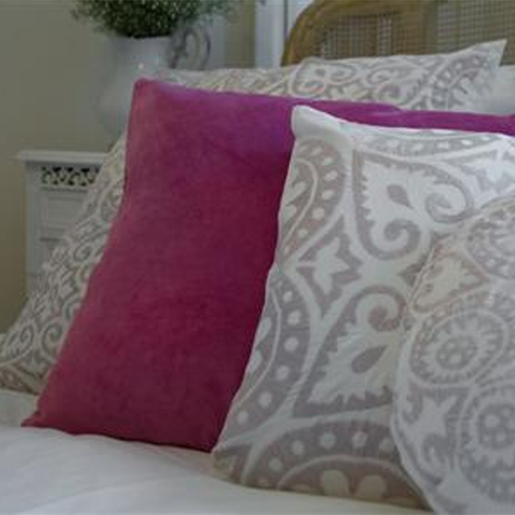 Фото Подушка декоративная - стиль Английский - Бежевая - Купить в Интернет-магазине