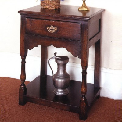 Фото Стол под лампу - стиль Тюдор и готика - Для гостиной - Купить в Интернет-магазине