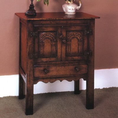 Фото Комод/буфет узкий - стиль Тюдор и готика - Для столовой - Купить в Интернет-магазине