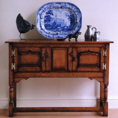 Фото Комод/буфет узкий - стиль Тюдор и готика - Для столовой - Купить в Интернет-магазине