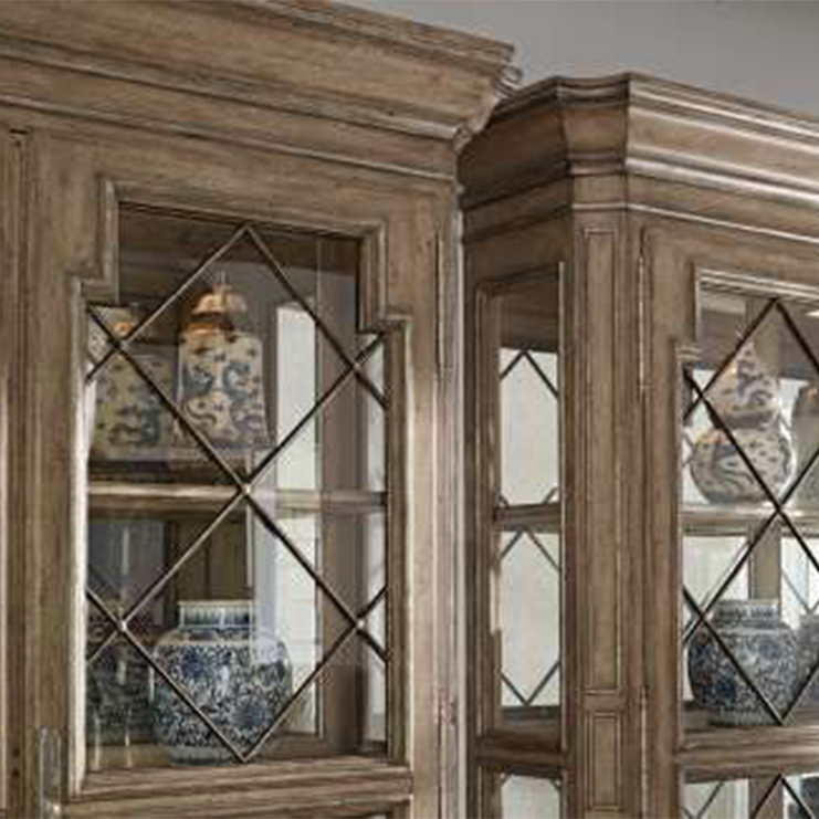 Фото Витрина широкая - стиль Роскошное шале - Для столовой - Со стеклянными дверями - Marge Carson - Rivoli - Купить в Интернет-магазине