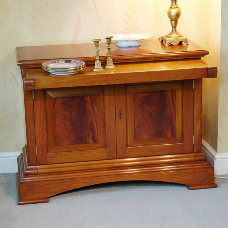 Фото Комод/буфет узкий - стиль Английская классика - Для столовой - Купить в Интернет-магазине Фото Комод/буфет узкий - стиль Английская классика - Для столовой - Купить в Интернет-магазине