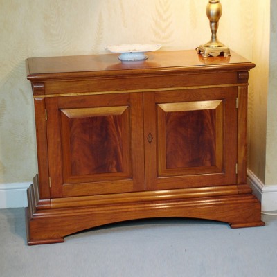 Фото Комод/буфет узкий - стиль Английская классика - Для столовой - Купить в Интернет-магазине