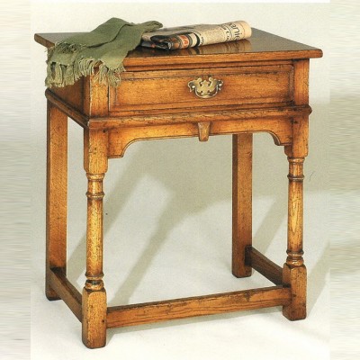 Фото Стол под лампу - стиль Тюдор и готика - Для гостиной - Купить в Интернет-магазине