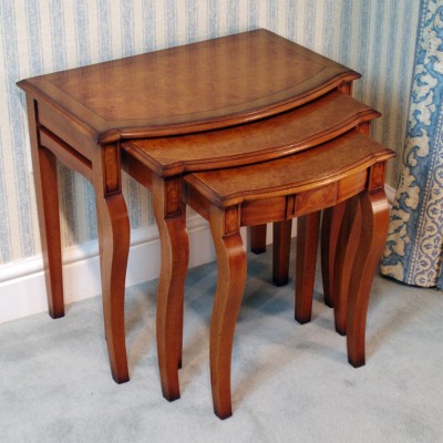 Фото Стол под лампу - стиль Английская классика - Для гостиной - Купить в Интернет-магазине