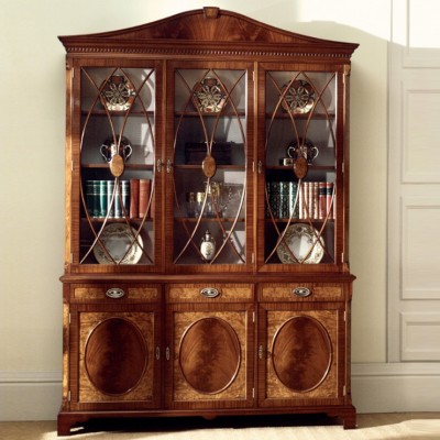 Фото Витрина широкая - стиль Английская классика - Для столовой - Со стеклянными дверями - Charles Barr - Traditional Collection - Купить в Интернет-магазине