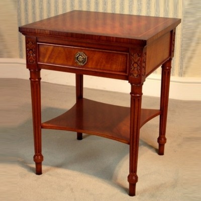 Фото Стол под лампу - стиль Английская классика - Для гостиной - Купить в Интернет-магазине