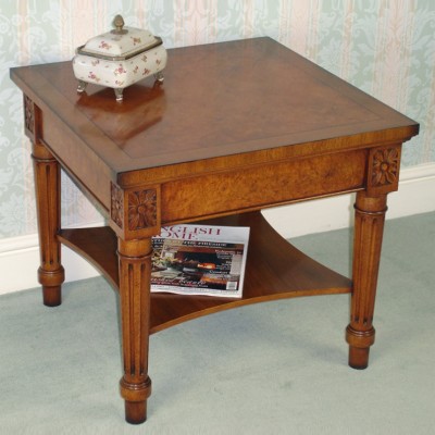 Фото Стол под лампу - стиль Английская классика - Для гостиной - Купить в Интернет-магазине