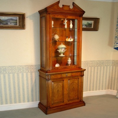 Фото Витрина узкая - стиль Английская классика - Для столовой - Купить в Интернет-магазине