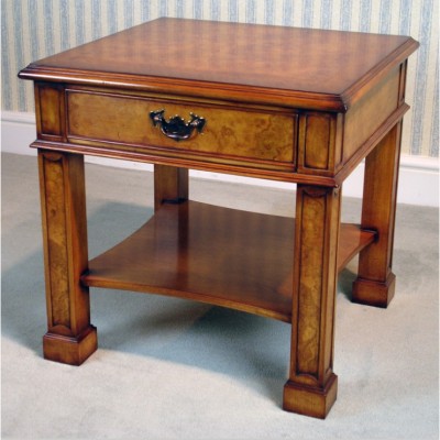 Фото Стол под лампу - стиль Английская классика - Для гостиной - Купить в Интернет-магазине