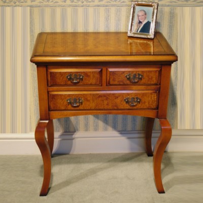 Фото Стол под лампу - стиль Английская классика - Для гостиной - Купить в Интернет-магазине