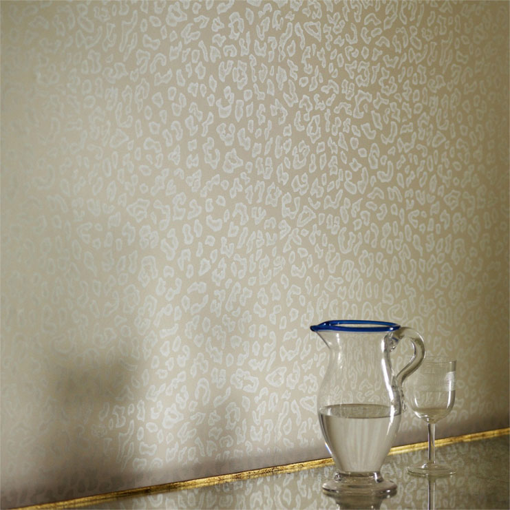 Фото Обои с рисунком - Анималистический принт - стиль Английская классика - Серебристые - Купить в Интернет-магазине