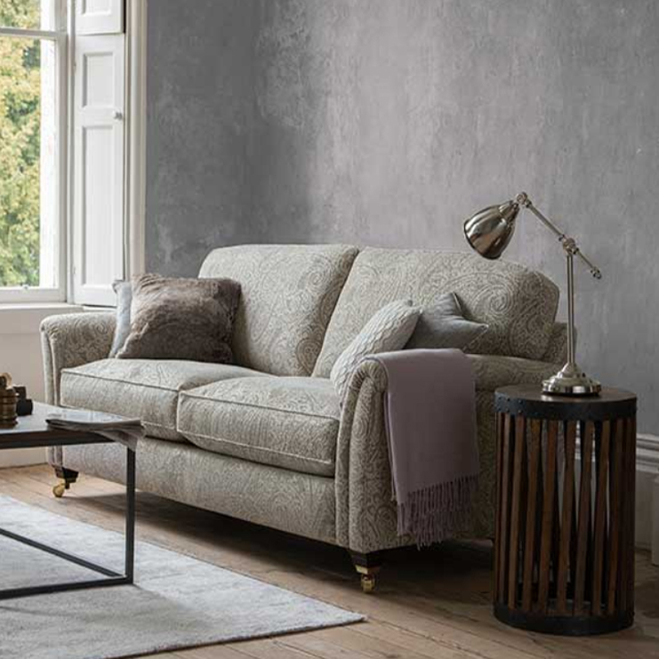 Фото Диван большой - стиль Английская классика - Для гостиной - Купить в Интернет-магазине Фото Диван большой - стиль Английская классика - Для гостиной - Купить в Интернет-магазине