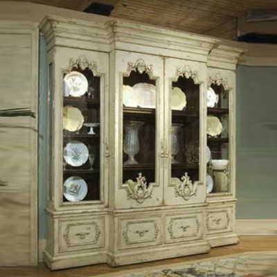 Фото Витрина широкая - стиль Роскошное шале - Для столовой - Со стеклянными дверями - Habersham - Great Estates - Купить в Интернет-магазине