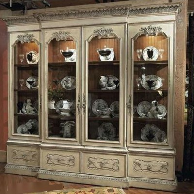 Фото Витрина широкая - стиль Роскошное шале - Для гостиной - Со стеклянными дверями - Habersham - Great Estates - Купить в Интернет-магазине