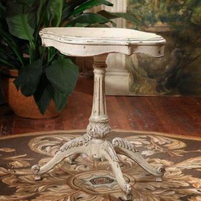 Фото Стол под лампу - стиль Роскошное шале - Для гостиной - Купить в Интернет-магазине