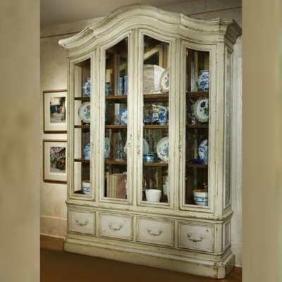 Фото Витрина широкая - стиль American Cottage - Для гостиной - Со стеклянными дверями - Habersham - Grand Cottage - Купить в Интернет-магазине