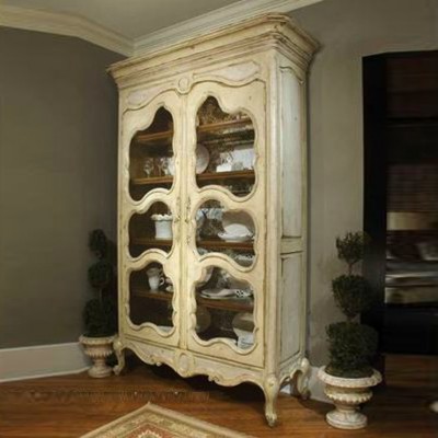 Фото Витрина широкая - стиль Роскошное шале - Для столовой - Со стеклянными дверями - Habersham - Great Estates - Купить в Интернет-магазине