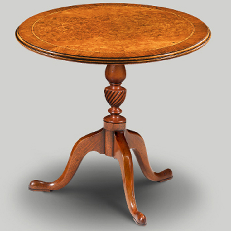 Фото Стол под лампу - стиль Английская классика - Для гостиной - Купить в Интернет-магазине