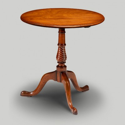 Фото Стол под лампу - стиль Английская классика - Для гостиной - Купить в Интернет-магазине