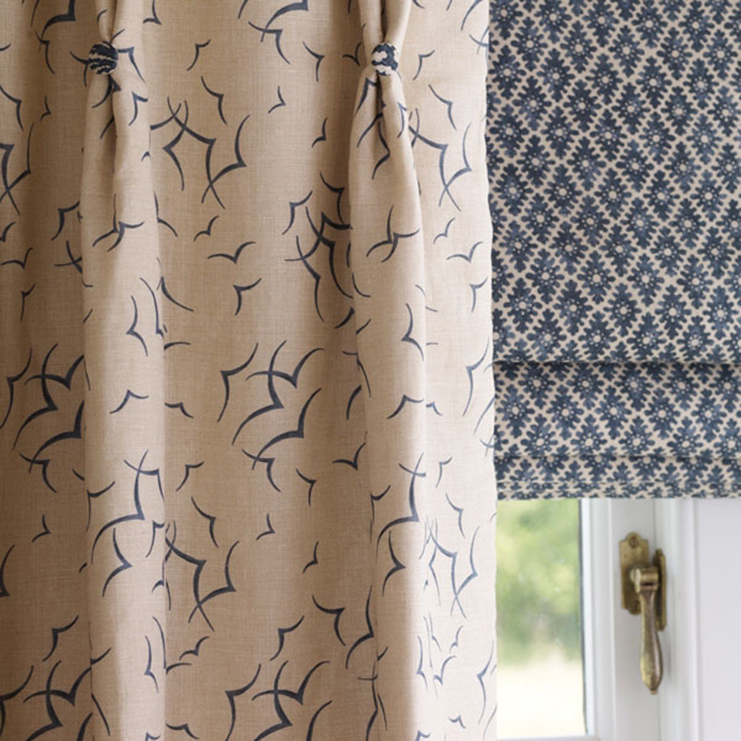 Фото Ткань портьерная с рисунком - Мелкий принт - стиль Английский - Красный - Купить в Интернет-магазине