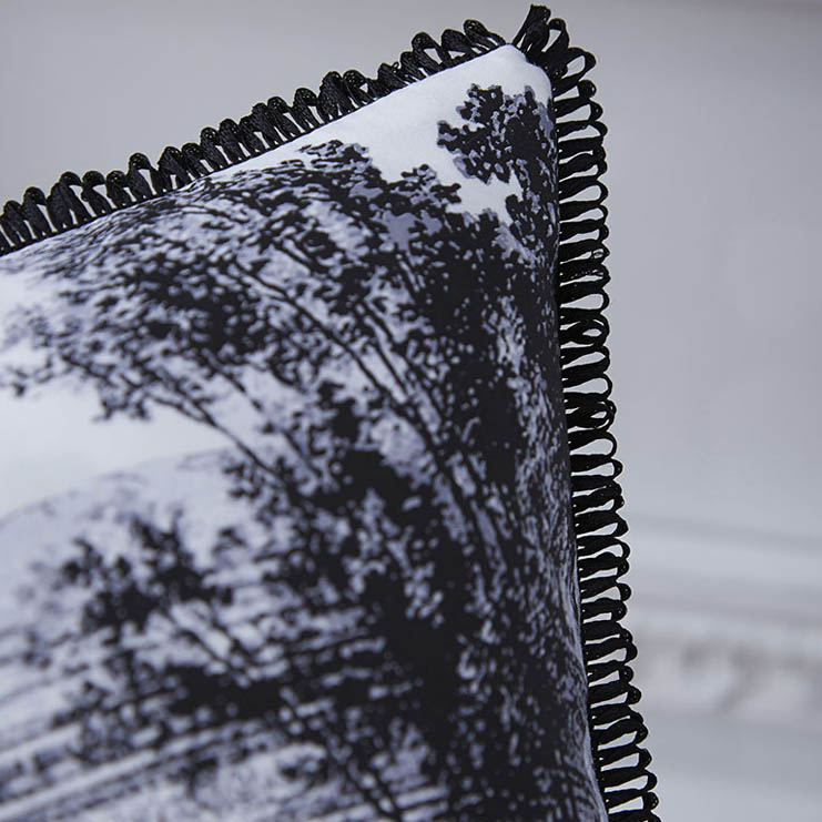 Фото Подушка декоративная - стиль Европейский - Белая - Купить в Интернет-магазине