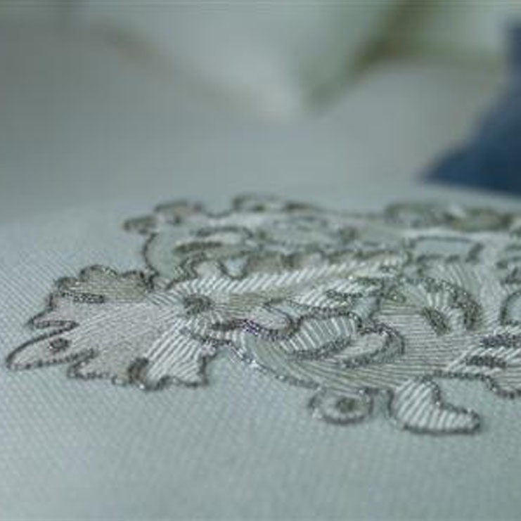 Фото Подушка декоративная - стиль Английский - Кремовая - Купить в Интернет-магазине