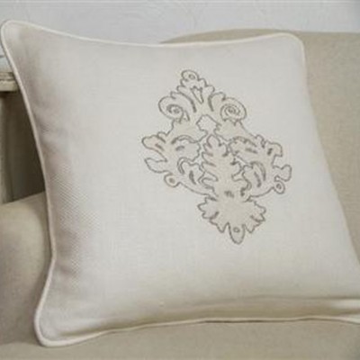 Фото Подушка декоративная - стиль Английский - Кремовая - Купить в Интернет-магазине