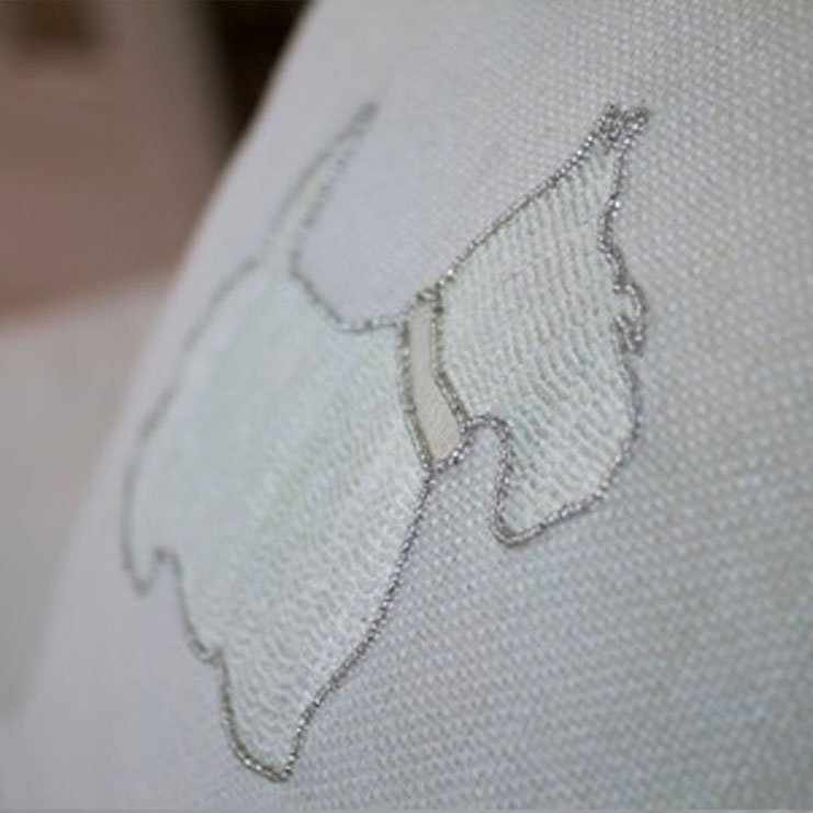 Фото Подушка декоративная - стиль Английский - Кремовая - Купить в Интернет-магазине