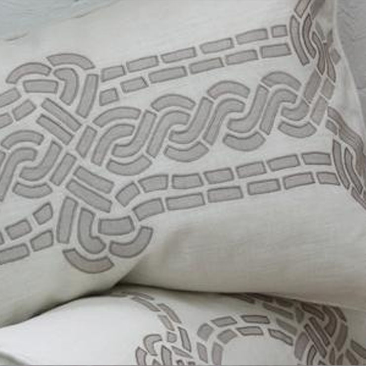 Фото Подушка декоративная - стиль Английский - Белая - Купить в Интернет-магазине Фото Подушка декоративная - стиль Английский - Белая - Купить в Интернет-магазине