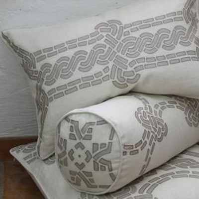 Фото Подушка декоративная - стиль Английский - Белая - Купить в Интернет-магазине