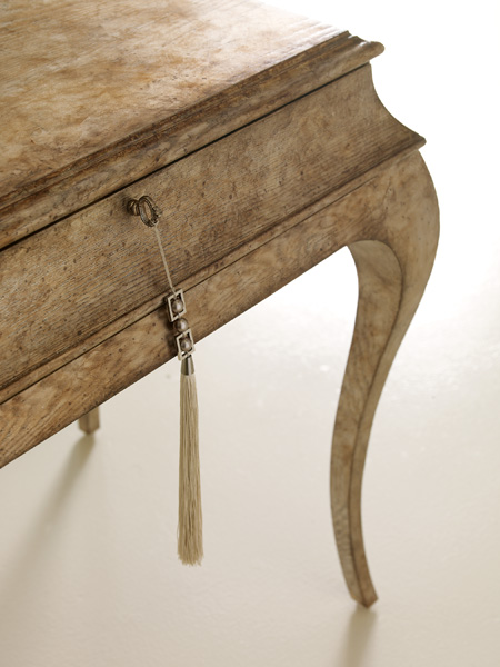 Фото Стол под лампу - стиль Transitional - Для гостиной - Купить в Интернет-магазине