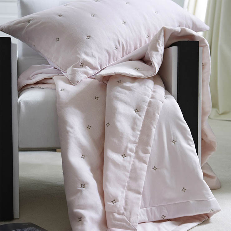 Фото Подушка декоративная - стиль Европейский - Белая - Купить в Интернет-магазине Фото Подушка декоративная - стиль Европейский - Белая - Купить в Интернет-магазине